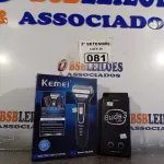 LOTE 081 - 01 MÁQUINA DE CORTAR CABELO 3X1 E 01 FONE DE OUVIDO BLUETOOTH. (NO ESTADO) ATENÇÃO! FAZER A VISITAÇÃO ANTES DE ARREMATAR, NÃO SABEMOS SE FUNCIONA. LEILÃO NÃO TEM GARANTIA E NEM DEVOLUÇÃO, SUJEITO A POSSÍVEIS AVARIAS VISÍVEIS/OCULTAS E/OU AUSÊNCIA DE COMPONENTES.