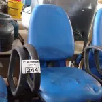 LOTE 244 - 01 LONGARINA DE 03 LUGARES. (NO ESTADO) ATENÇÃO! FAZER A VISITAÇÃO ANTES DE ARREMATAR, NÃO SABEMOS SE FUNCIONA. LEILÃO NÃO TEM GARANTIA E NEM DEVOLUÇÃO, SUJEITO A POSSÍVEIS AVARIAS VISÍVEIS/OCULTAS E/OU AUSÊNCIA DE COMPONENTES.