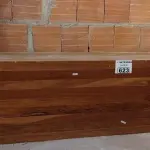 LOTE 623 - 01 BANCO DE MADEIRA. (NO ESTADO) ATENÇÃO! FAZER A VISITAÇÃO ANTES DE ARREMATAR, NÃO SABEMOS SE FUNCIONA. LEILÃO NÃO TEM GARANTIA E NEM DEVOLUÇÃO, SUJEITO A POSSÍVEIS AVARIAS VISÍVEIS/OCULTAS E/OU AUSÊNCIA DE COMPONENTES.
