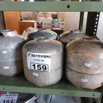 LOTE 159 - 05 BOTIJÕES DE GÁS P2. (NO ESTADO) ATENÇÃO! FAZER A VISITAÇÃO ANTES DE ARREMATAR, NÃO SABEMOS SE FUNCIONA. LEILÃO NÃO TEM GARANTIA E NEM DEVOLUÇÃO, SUJEITO A POSSÍVEIS AVARIAS VISÍVEIS/OCULTAS E/OU AUSÊNCIA DE COMPONENTES.