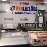LOTE 615 - 01 LOTE COM VÁRIOS TECLADOS DE BRINQUEDO. (NO ESTADO) ATENÇÃO! FAZER A VISITAÇÃO ANTES DE ARREMATAR, NÃO SABEMOS SE FUNCIONA. LEILÃO NÃO TEM GARANTIA E NEM DEVOLUÇÃO, SUJEITO A POSSÍVEIS AVARIAS VISÍVEIS/OCULTAS E/OU AUSÊNCIA DE COMPONENTES.