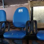 LOTE 579 - 01 LONGARINA DE 03 LUGARES. (NO ESTADO) ATENÇÃO! FAZER A VISITAÇÃO ANTES DE ARREMATAR, NÃO SABEMOS SE FUNCIONA. LEILÃO NÃO TEM GARANTIA E NEM DEVOLUÇÃO, SUJEITO A POSSÍVEIS AVARIAS VISÍVEIS/OCULTAS E/OU AUSÊNCIA DE COMPONENTES.