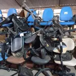 LOTE 537 - 01 LOTE COM VÁRIAS CADEIRAS DE ESCRITÓRIO MARCAS E MODELOS DIVERSOS. (NO ESTADO) ATENÇÃO! FAZER A VISITAÇÃO ANTES DE ARREMATAR, NÃO SABEMOS SE FUNCIONA. LEILÃO NÃO TEM GARANTIA E NEM DEVOLUÇÃO, SUJEITO A POSSÍVEIS AVARIAS VISÍVEIS/OCULTAS E/OU AUSÊNCIA DE COMPONENTES.