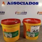 LOTE 446 - 02 BALDES DE SIKACRYL-203, SELANTE ACRÍLICO FLEXÍVEL 5KG. (NO ESTADO) ATENÇÃO! FAZER A VISITAÇÃO ANTES DE ARREMATAR, NÃO SABEMOS SE FUNCIONA. LEILÃO NÃO TEM GARANTIA E NEM DEVOLUÇÃO, SUJEITO A POSSÍVEIS AVARIAS VISÍVEIS/OCULTAS E/OU AUSÊNCIA DE COMPONENTES.