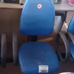 LOTE 305 - 01 LONGARINA DE 03 LUGARES. (NO ESTADO) ATENÇÃO! FAZER A VISITAÇÃO ANTES DE ARREMATAR, NÃO SABEMOS SE FUNCIONA. LEILÃO NÃO TEM GARANTIA E NEM DEVOLUÇÃO, SUJEITO A POSSÍVEIS AVARIAS VISÍVEIS/OCULTAS E/OU AUSÊNCIA DE COMPONENTES.