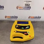LOTE 552 - 01 DESFIBRILADOR EXTERNO AUTOMÁTICO. (NO ESTADO) ATENÇÃO! FAZER A VISITAÇÃO ANTES DE ARREMATAR, NÃO SABEMOS SE FUNCIONA. LEILÃO NÃO TEM GARANTIA E NEM DEVOLUÇÃO, SUJEITO A POSSÍVEIS AVARIAS VISÍVEIS/OCULTAS E/OU AUSÊNCIA DE COMPONENTES.