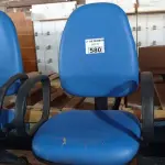 LOTE 580 - 01 LONGARINA DE 03 LUGARES. (NO ESTADO) ATENÇÃO! FAZER A VISITAÇÃO ANTES DE ARREMATAR, NÃO SABEMOS SE FUNCIONA. LEILÃO NÃO TEM GARANTIA E NEM DEVOLUÇÃO, SUJEITO A POSSÍVEIS AVARIAS VISÍVEIS/OCULTAS E/OU AUSÊNCIA DE COMPONENTES.