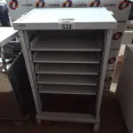 LOTE 532 - 01 CARRINHO PARA TRANSPORTE DE BANDEJAS. (NO ESTADO) ATENÇÃO! FAZER A VISITAÇÃO ANTES DE ARREMATAR, NÃO SABEMOS SE FUNCIONA. LEILÃO NÃO TEM GARANTIA E NEM DEVOLUÇÃO, SUJEITO A POSSÍVEIS AVARIAS VISÍVEIS/OCULTAS E/OU AUSÊNCIA DE COMPONENTES.