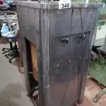 LOTE 349 - 01 REFRESQUEIRA INDUSTRIAL EM AÇO INOX. (NO ESTADO) ATENÇÃO! FAZER A VISITAÇÃO ANTES DE ARREMATAR, NÃO SABEMOS SE FUNCIONA. LEILÃO NÃO TEM GARANTIA E NEM DEVOLUÇÃO, SUJEITO A POSSÍVEIS AVARIAS VISÍVEIS/OCULTAS E/OU AUSÊNCIA DE COMPONENTES.