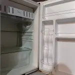 LOTE 369 - 01 FRIGOBAR MARCA MIDEA 220V. (NO ESTADO) ATENÇÃO! FAZER A VISITAÇÃO ANTES DE ARREMATAR, NÃO SABEMOS SE FUNCIONA. LEILÃO NÃO TEM GARANTIA E NEM DEVOLUÇÃO, SUJEITO A POSSÍVEIS AVARIAS VISÍVEIS/OCULTAS E/OU AUSÊNCIA DE COMPONENTES.