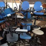 LOTE 538 - 01 LOTE COM VÁRIAS CADEIRAS DE ESCRITÓRIO/AUDITÓRIO MARCAS E MODELOS DIVERSOS. (NO ESTADO) ATENÇÃO! FAZER A VISITAÇÃO ANTES DE ARREMATAR, NÃO SABEMOS SE FUNCIONA. LEILÃO NÃO TEM GARANTIA E NEM DEVOLUÇÃO, SUJEITO A POSSÍVEIS AVARIAS VISÍVEIS/OCULTAS E/OU AUSÊNCIA DE COMPONENTES.