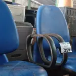 LOTE 259 - 01 LONGARINA DE 03 LUGARES. (NO ESTADO) ATENÇÃO! FAZER A VISITAÇÃO ANTES DE ARREMATAR, NÃO SABEMOS SE FUNCIONA. LEILÃO NÃO TEM GARANTIA E NEM DEVOLUÇÃO, SUJEITO A POSSÍVEIS AVARIAS VISÍVEIS/OCULTAS E/OU AUSÊNCIA DE COMPONENTES.