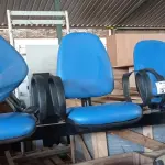 LOTE 577 - 01 LONGARINA DE 03 LUGARES. (NO ESTADO) ATENÇÃO! FAZER A VISITAÇÃO ANTES DE ARREMATAR, NÃO SABEMOS SE FUNCIONA. LEILÃO NÃO TEM GARANTIA E NEM DEVOLUÇÃO, SUJEITO A POSSÍVEIS AVARIAS VISÍVEIS/OCULTAS E/OU AUSÊNCIA DE COMPONENTES.