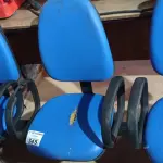 LOTE 345 - 01 LONGARINA DE 03 LUGARES. (NO ESTADO) ATENÇÃO! FAZER A VISITAÇÃO ANTES DE ARREMATAR, NÃO SABEMOS SE FUNCIONA. LEILÃO NÃO TEM GARANTIA E NEM DEVOLUÇÃO, SUJEITO A POSSÍVEIS AVARIAS VISÍVEIS/OCULTAS E/OU AUSÊNCIA DE COMPONENTES.