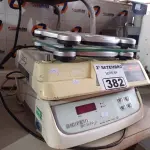 LOTE 382 - 02 BALANÇAS DIGITAIS E 02 BALANÇAS DE USO DOMÉSTICO MARCAS E MODELOS DIVERSOS. (NO ESTADO) ATENÇÃO! FAZER A VISITAÇÃO ANTES DE ARREMATAR, NÃO SABEMOS SE FUNCIONA. LEILÃO NÃO TEM GARANTIA E NEM DEVOLUÇÃO, SUJEITO A POSSÍVEIS AVARIAS VISÍVEIS/OCULTAS E/OU AUSÊNCIA DE COMPONENTES.