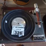 LOTE 326 - 01 TOCA-DISCOS GARRAD. (NO ESTADO) ATENÇÃO! FAZER A VISITAÇÃO ANTES DE ARREMATAR, NÃO SABEMOS SE FUNCIONA. LEILÃO NÃO TEM GARANTIA E NEM DEVOLUÇÃO, SUJEITO A POSSÍVEIS AVARIAS VISÍVEIS/OCULTAS E/OU AUSÊNCIA DE COMPONENTES.