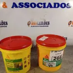 LOTE 266 - 02 BALDES DE SIKACRYL-203, SELANTE ACRÍLICO FLEXÍVEL 5KG. (NO ESTADO) ATENÇÃO! FAZER A VISITAÇÃO ANTES DE ARREMATAR, NÃO SABEMOS SE FUNCIONA. LEILÃO NÃO TEM GARANTIA E NEM DEVOLUÇÃO, SUJEITO A POSSÍVEIS AVARIAS VISÍVEIS/OCULTAS E/OU AUSÊNCIA DE COMPONENTES.