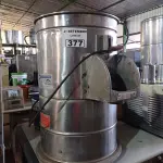 LOTE 377 - 01 DESCASCADOR DE BATATAS INDUSTRIAL. (NO ESTADO) ATENÇÃO! FAZER A VISITAÇÃO ANTES DE ARREMATAR, NÃO SABEMOS SE FUNCIONA. LEILÃO NÃO TEM GARANTIA E NEM DEVOLUÇÃO, SUJEITO A POSSÍVEIS AVARIAS VISÍVEIS/OCULTAS E/OU AUSÊNCIA DE COMPONENTES.