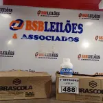 LOTE 488 - 02 CAIXAS COM COLA TUBO ST 175G COM 15 FRASCOS CADA. (NO ESTADO) ATENÇÃO! FAZER A VISITAÇÃO ANTES DE ARREMATAR, NÃO SABEMOS SE FUNCIONA. LEILÃO NÃO TEM GARANTIA E NEM DEVOLUÇÃO, SUJEITO A POSSÍVEIS AVARIAS VISÍVEIS/OCULTAS E/OU AUSÊNCIA DE COMPONENTES.