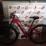LOTE 568 - 01 BICICLETA ARO 29. (NO ESTADO) ATENÇÃO! FAZER A VISITAÇÃO ANTES DE ARREMATAR, NÃO SABEMOS SE FUNCIONA. LEILÃO NÃO TEM GARANTIA E NEM DEVOLUÇÃO, SUJEITO A POSSÍVEIS AVARIAS VISÍVEIS/OCULTAS E/OU AUSÊNCIA DE COMPONENTES.