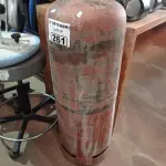 LOTE 261 - 01 CILINDRO DE GÁS ACETILENO “VAZIO”. (NO ESTADO) ATENÇÃO! FAZER A VISITAÇÃO ANTES DE ARREMATAR, NÃO SABEMOS SE FUNCIONA. LEILÃO NÃO TEM GARANTIA E NEM DEVOLUÇÃO, SUJEITO A POSSÍVEIS AVARIAS VISÍVEIS/OCULTAS E/OU AUSÊNCIA DE COMPONENTES.