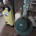 LOTE 508 - 01 ENCERADEIRA INDUSTRIAL E 01 SUCATA DE LAVADORA DE ALTA PRESSÃO. (NO ESTADO) ATENÇÃO! FAZER A VISITAÇÃO ANTES DE ARREMATAR, NÃO SABEMOS SE FUNCIONA. LEILÃO NÃO TEM GARANTIA E NEM DEVOLUÇÃO, SUJEITO A POSSÍVEIS AVARIAS VISÍVEIS/OCULTAS E/OU AUSÊNCIA DE COMPONENTES.
