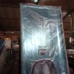 LOTE 507 - 01 PIA EM AÇO INOX CIMENTADA COM 01 CUBA MEDINDO 1,80M X 0,53CM. (NO ESTADO) ATENÇÃO! FAZER A VISITAÇÃO ANTES DE ARREMATAR, NÃO SABEMOS SE FUNCIONA. LEILÃO NÃO TEM GARANTIA E NEM DEVOLUÇÃO, SUJEITO A POSSÍVEIS AVARIAS VISÍVEIS/OCULTAS E/OU AUSÊNCIA DE COMPONENTES.