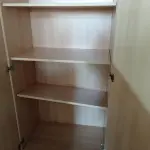 LOTE 354 - 01 ARMÁRIO EM MADEIRA COM 02 PORTAS E 03 PRATELEIRAS. (NO ESTADO) ATENÇÃO! FAZER A VISITAÇÃO ANTES DE ARREMATAR, NÃO SABEMOS SE FUNCIONA. LEILÃO NÃO TEM GARANTIA E NEM DEVOLUÇÃO, SUJEITO A POSSÍVEIS AVARIAS VISÍVEIS/OCULTAS E/OU AUSÊNCIA DE COMPONENTES.