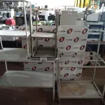 LOTE 527 - 01 CARRINHO COM RODINHAS E 03 MESAS MARCAS E MODELOS DIVERSOS. (NO ESTADO) ATENÇÃO! FAZER A VISITAÇÃO ANTES DE ARREMATAR, NÃO SABEMOS SE FUNCIONA. LEILÃO NÃO TEM GARANTIA E NEM DEVOLUÇÃO, SUJEITO A POSSÍVEIS AVARIAS VISÍVEIS/OCULTAS E/OU AUSÊNCIA DE COMPONENTES.