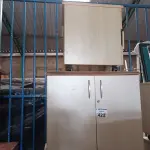 LOTE 422 - 01 MESA,01 ARMÁRIO BAIXO E 03 GAVETEIROS SENDO 01 COM 04 GAVETAS. (NO ESTADO) ATENÇÃO! FAZER A VISITAÇÃO ANTES DE ARREMATAR, NÃO SABEMOS SE FUNCIONA. LEILÃO NÃO TEM GARANTIA E NEM DEVOLUÇÃO, SUJEITO A POSSÍVEIS AVARIAS VISÍVEIS/OCULTAS E/OU AUSÊNCIA DE COMPONENTES.