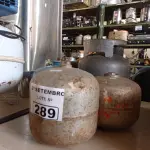 LOTE 289 - 03 BOTIJÕES DE GÁS P2 E 01 P5. (NO ESTADO) ATENÇÃO! FAZER A VISITAÇÃO ANTES DE ARREMATAR, NÃO SABEMOS SE FUNCIONA. LEILÃO NÃO TEM GARANTIA E NEM DEVOLUÇÃO, SUJEITO A POSSÍVEIS AVARIAS VISÍVEIS/OCULTAS E/OU AUSÊNCIA DE COMPONENTES.