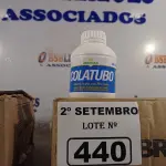 LOTE 440 - 02 CAIXAS COM COLA TUBO ST 175G COM 15 FRASCOS CADA. (NO ESTADO) ATENÇÃO! FAZER A VISITAÇÃO ANTES DE ARREMATAR, NÃO SABEMOS SE FUNCIONA. LEILÃO NÃO TEM GARANTIA E NEM DEVOLUÇÃO, SUJEITO A POSSÍVEIS AVARIAS VISÍVEIS/OCULTAS E/OU AUSÊNCIA DE COMPONENTES.