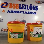 LOTE 292 - 02 BALDES DE SIKACRYL-203, SELANTE ACRÍLICO FLEXÍVEL 5KG. (NO ESTADO) ATENÇÃO! FAZER A VISITAÇÃO ANTES DE ARREMATAR, NÃO SABEMOS SE FUNCIONA. LEILÃO NÃO TEM GARANTIA E NEM DEVOLUÇÃO, SUJEITO A POSSÍVEIS AVARIAS VISÍVEIS/OCULTAS E/OU AUSÊNCIA DE COMPONENTES.