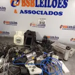 LOTE 512 - 01 LOTE COM ELETRÔNICOS DIVERSOS. (NO ESTADO) ATENÇÃO! FAZER A VISITAÇÃO ANTES DE ARREMATAR, NÃO SABEMOS SE FUNCIONA. LEILÃO NÃO TEM GARANTIA E NEM DEVOLUÇÃO, SUJEITO A POSSÍVEIS AVARIAS VISÍVEIS/OCULTAS E/OU AUSÊNCIA DE COMPONENTES.