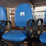 LOTE 580 - 01 LONGARINA DE 03 LUGARES. (NO ESTADO) ATENÇÃO! FAZER A VISITAÇÃO ANTES DE ARREMATAR, NÃO SABEMOS SE FUNCIONA. LEILÃO NÃO TEM GARANTIA E NEM DEVOLUÇÃO, SUJEITO A POSSÍVEIS AVARIAS VISÍVEIS/OCULTAS E/OU AUSÊNCIA DE COMPONENTES.