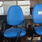 LOTE 581 - 01 LONGARINA DE 03 LUGARES. (NO ESTADO) ATENÇÃO! FAZER A VISITAÇÃO ANTES DE ARREMATAR, NÃO SABEMOS SE FUNCIONA. LEILÃO NÃO TEM GARANTIA E NEM DEVOLUÇÃO, SUJEITO A POSSÍVEIS AVARIAS VISÍVEIS/OCULTAS E/OU AUSÊNCIA DE COMPONENTES.