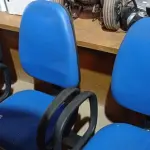 LOTE 355 - 01 LONGARINA DE 03 LUGARES. (NO ESTADO) ATENÇÃO! FAZER A VISITAÇÃO ANTES DE ARREMATAR, NÃO SABEMOS SE FUNCIONA. LEILÃO NÃO TEM GARANTIA E NEM DEVOLUÇÃO, SUJEITO A POSSÍVEIS AVARIAS VISÍVEIS/OCULTAS E/OU AUSÊNCIA DE COMPONENTES.