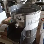 LOTE 464 - 01 DESCASCADOR DE BATATAS INDUSTRIAL. (NO ESTADO) ATENÇÃO! FAZER A VISITAÇÃO ANTES DE ARREMATAR, NÃO SABEMOS SE FUNCIONA. LEILÃO NÃO TEM GARANTIA E NEM DEVOLUÇÃO, SUJEITO A POSSÍVEIS AVARIAS VISÍVEIS/OCULTAS E/OU AUSÊNCIA DE COMPONENTES.