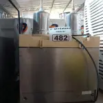 LOTE 482 - 01 REFRESQUEIRA MARCA IBBL INCOMPLETA. (NO ESTADO) ATENÇÃO! FAZER A VISITAÇÃO ANTES DE ARREMATAR, NÃO SABEMOS SE FUNCIONA. LEILÃO NÃO TEM GARANTIA E NEM DEVOLUÇÃO, SUJEITO A POSSÍVEIS AVARIAS VISÍVEIS/OCULTAS E/OU AUSÊNCIA DE COMPONENTES.