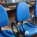 LOTE 345 - 01 LONGARINA DE 03 LUGARES. (NO ESTADO) ATENÇÃO! FAZER A VISITAÇÃO ANTES DE ARREMATAR, NÃO SABEMOS SE FUNCIONA. LEILÃO NÃO TEM GARANTIA E NEM DEVOLUÇÃO, SUJEITO A POSSÍVEIS AVARIAS VISÍVEIS/OCULTAS E/OU AUSÊNCIA DE COMPONENTES.