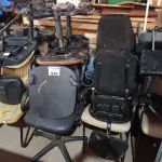 LOTE 536 - 01 LOTE COM VÁRIAS CADEIRAS DE ESCRITÓRIO MARCAS E MODELOS DIVERSOS. (NO ESTADO) ATENÇÃO! FAZER A VISITAÇÃO ANTES DE ARREMATAR, NÃO SABEMOS SE FUNCIONA. LEILÃO NÃO TEM GARANTIA E NEM DEVOLUÇÃO, SUJEITO A POSSÍVEIS AVARIAS VISÍVEIS/OCULTAS E/OU AUSÊNCIA DE COMPONENTES.