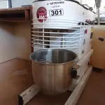 LOTE 301 - 01 MASSEIRA INDUSTRIAL. (NO ESTADO) ATENÇÃO! FAZER A VISITAÇÃO ANTES DE ARREMATAR, NÃO SABEMOS SE FUNCIONA. LEILÃO NÃO TEM GARANTIA E NEM DEVOLUÇÃO, SUJEITO A POSSÍVEIS AVARIAS VISÍVEIS/OCULTAS E/OU AUSÊNCIA DE COMPONENTES.