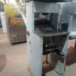 LOTE 424 - 01 FATIADOR DE PÃES E 01 BEBEDOURO DE COLUNA. (NO ESTADO) ATENÇÃO! FAZER A VISITAÇÃO ANTES DE ARREMATAR, NÃO SABEMOS SE FUNCIONA. LEILÃO NÃO TEM GARANTIA E NEM DEVOLUÇÃO, SUJEITO A POSSÍVEIS AVARIAS VISÍVEIS/OCULTAS E/OU AUSÊNCIA DE COMPONENTES.