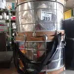 LOTE 293 - 02 INSTRUMENTOS MUSICAIS. (NO ESTADO) ATENÇÃO! FAZER A VISITAÇÃO ANTES DE ARREMATAR, NÃO SABEMOS SE FUNCIONA. LEILÃO NÃO TEM GARANTIA E NEM DEVOLUÇÃO, SUJEITO A POSSÍVEIS AVARIAS VISÍVEIS/OCULTAS E/OU AUSÊNCIA DE COMPONENTES.