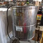 LOTE 370 - 01 FRITADEIRA ELÉTRICA INDUSTRIAL. (NO ESTADO) ATENÇÃO! FAZER A VISITAÇÃO ANTES DE ARREMATAR, NÃO SABEMOS SE FUNCIONA. LEILÃO NÃO TEM GARANTIA E NEM DEVOLUÇÃO, SUJEITO A POSSÍVEIS AVARIAS VISÍVEIS/OCULTAS E/OU AUSÊNCIA DE COMPONENTES.