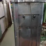 LOTE 349 - 01 REFRESQUEIRA INDUSTRIAL EM AÇO INOX. (NO ESTADO) ATENÇÃO! FAZER A VISITAÇÃO ANTES DE ARREMATAR, NÃO SABEMOS SE FUNCIONA. LEILÃO NÃO TEM GARANTIA E NEM DEVOLUÇÃO, SUJEITO A POSSÍVEIS AVARIAS VISÍVEIS/OCULTAS E/OU AUSÊNCIA DE COMPONENTES.