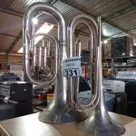 LOTE 331 - 02 INSTRUMENTOS MUSICAIS. (NO ESTADO) ATENÇÃO! FAZER A VISITAÇÃO ANTES DE ARREMATAR, NÃO SABEMOS SE FUNCIONA. LEILÃO NÃO TEM GARANTIA E NEM DEVOLUÇÃO, SUJEITO A POSSÍVEIS AVARIAS VISÍVEIS/OCULTAS E/OU AUSÊNCIA DE COMPONENTES.