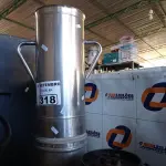 LOTE 318 - 01 BASE E 01 LIQUIDIFICADOR INDUSTRIAL. (NO ESTADO) ATENÇÃO! FAZER A VISITAÇÃO ANTES DE ARREMATAR, NÃO SABEMOS SE FUNCIONA. LEILÃO NÃO TEM GARANTIA E NEM DEVOLUÇÃO, SUJEITO A POSSÍVEIS AVARIAS VISÍVEIS/OCULTAS E/OU AUSÊNCIA DE COMPONENTES.