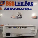 LOTE 584 - 01 PROJETOR MULTIMIDIA MARCA NEC. (NO ESTADO) ATENÇÃO! FAZER A VISITAÇÃO ANTES DE ARREMATAR, NÃO SABEMOS SE FUNCIONA. LEILÃO NÃO TEM GARANTIA E NEM DEVOLUÇÃO, SUJEITO A POSSÍVEIS AVARIAS VISÍVEIS/OCULTAS E/OU AUSÊNCIA DE COMPONENTES.