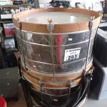 LOTE 293 - 02 INSTRUMENTOS MUSICAIS. (NO ESTADO) ATENÇÃO! FAZER A VISITAÇÃO ANTES DE ARREMATAR, NÃO SABEMOS SE FUNCIONA. LEILÃO NÃO TEM GARANTIA E NEM DEVOLUÇÃO, SUJEITO A POSSÍVEIS AVARIAS VISÍVEIS/OCULTAS E/OU AUSÊNCIA DE COMPONENTES.